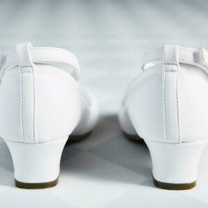 My Dream Esküvői Szalon - elsőáldozó ruha Szombathely - elsőáldozási ruha Szombathely - elsőáldozó cipő - fehér cipő - alkalmi cipő